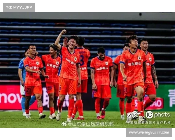 泰山队航班今凌晨四点多顺利起飞，启程征战新赛季
